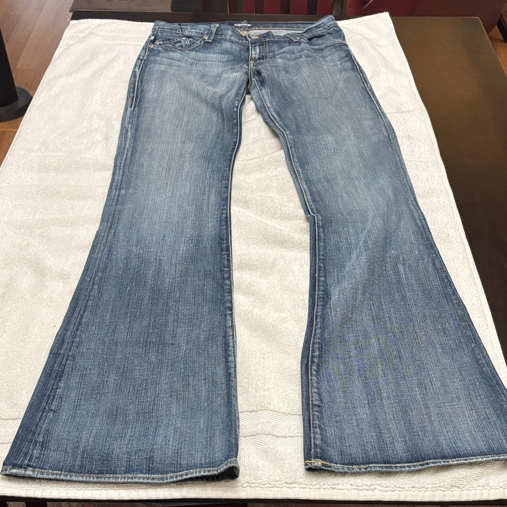 Rock & Republic women’s size 28 flare jeans